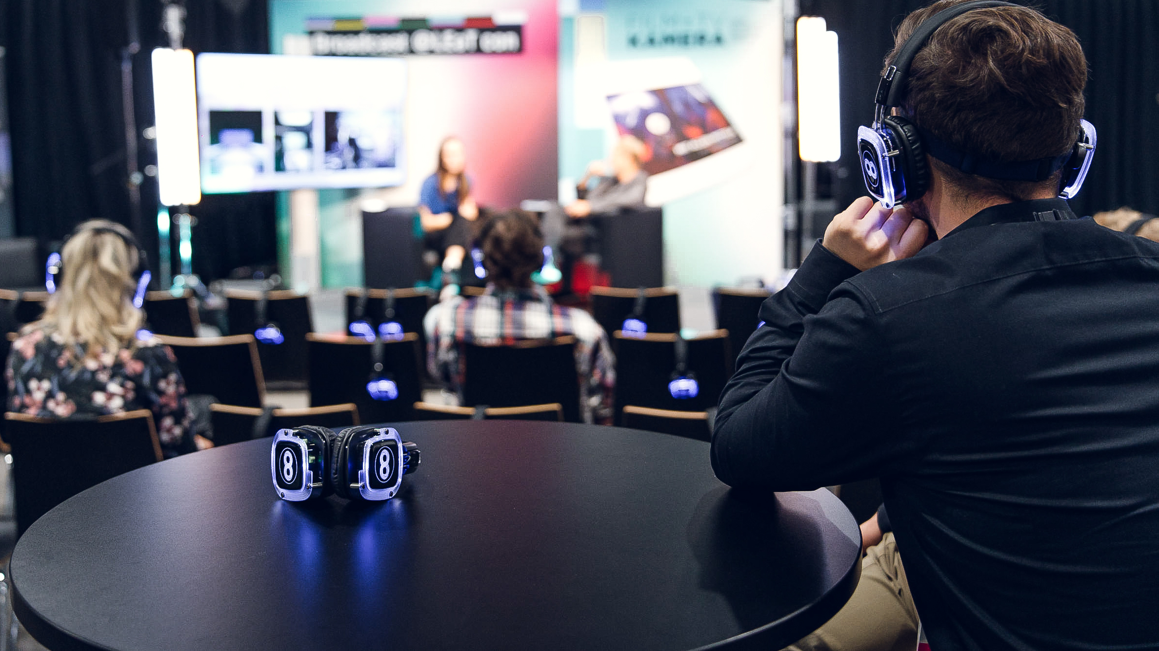 silent-conference_leatcom_headphone-revolution