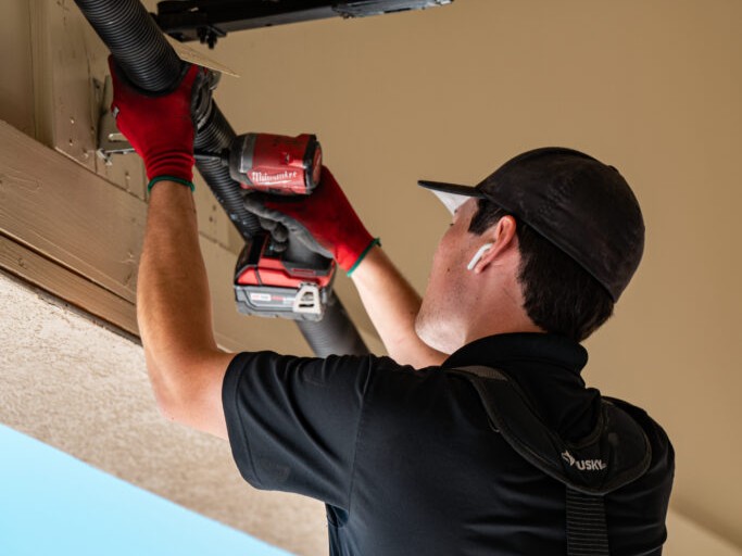 garage door repair technician