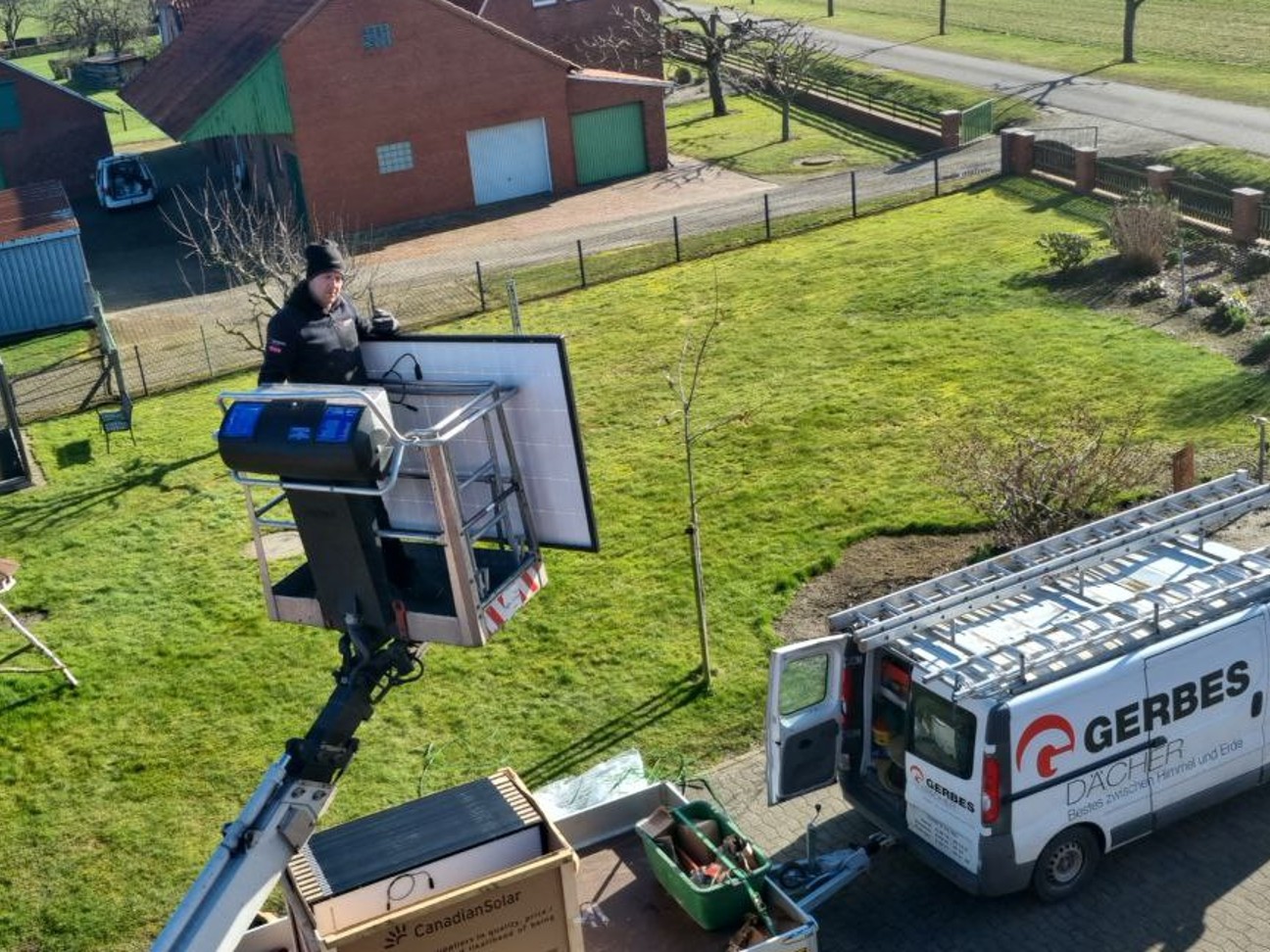 Gorilla Solar Refernzbilder