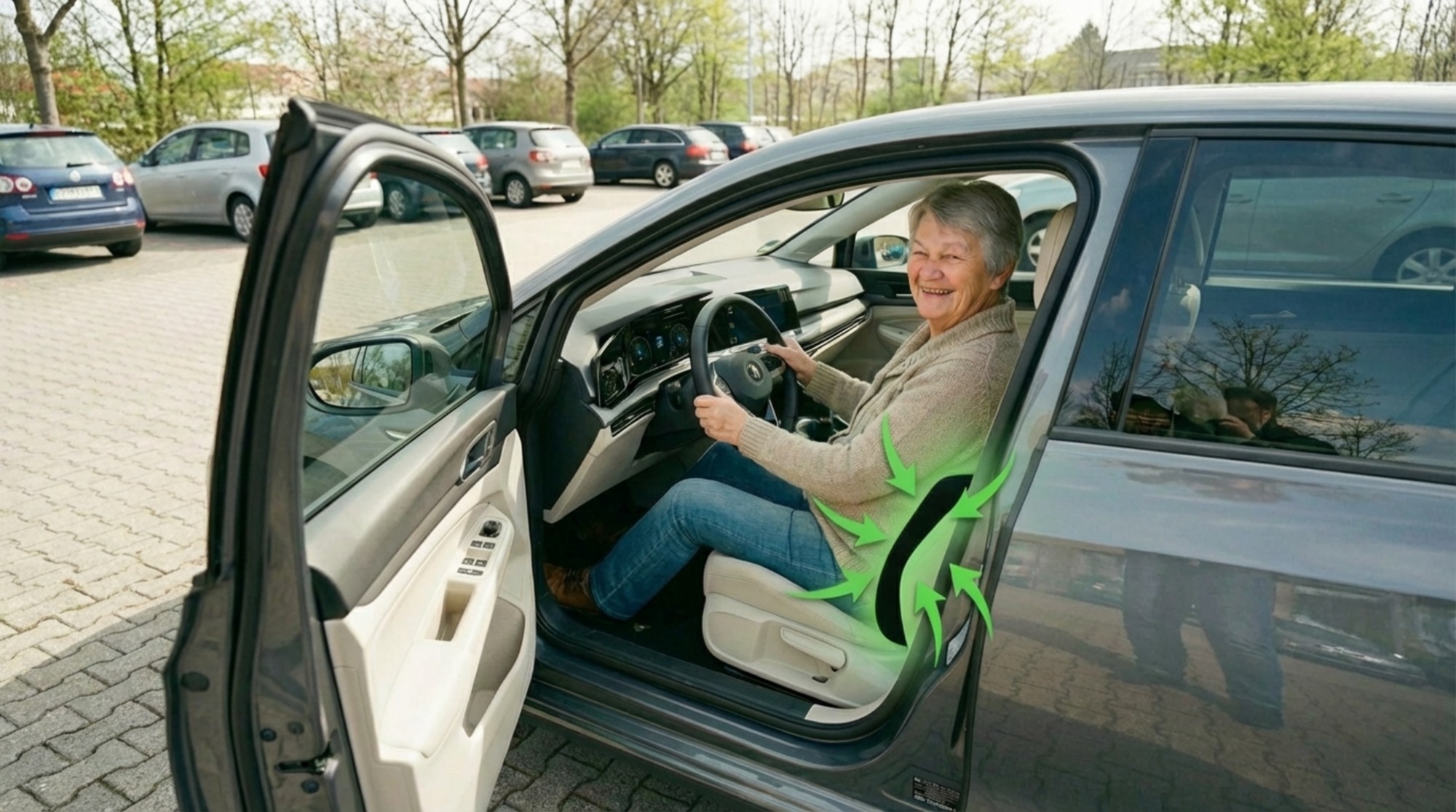 Eine Dame sitzt auf ihrem ergonomischen Sitzkissen in ihrem Auto
